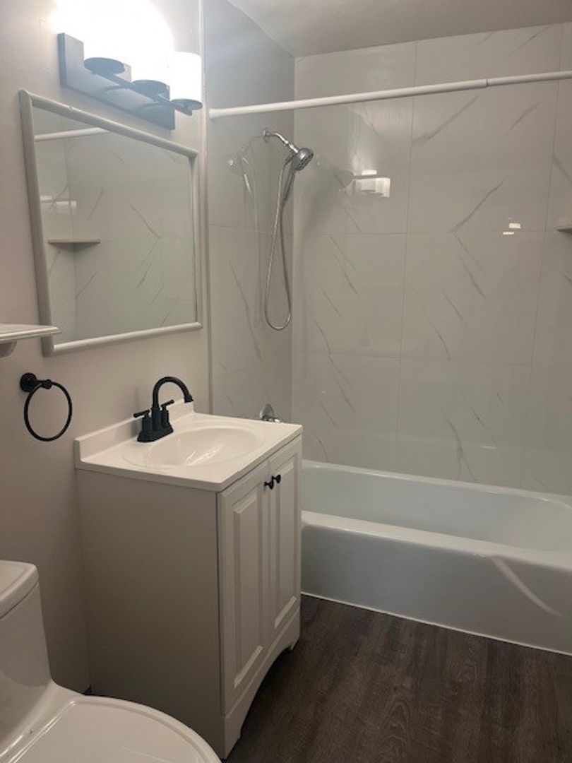 Rockwood Manor Apartments 3 of 9