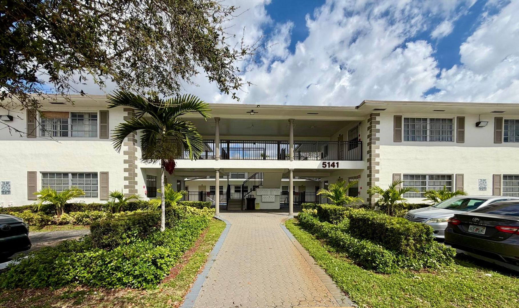 Hollywood Apartment: 4933-5450 Hollywood Blvd