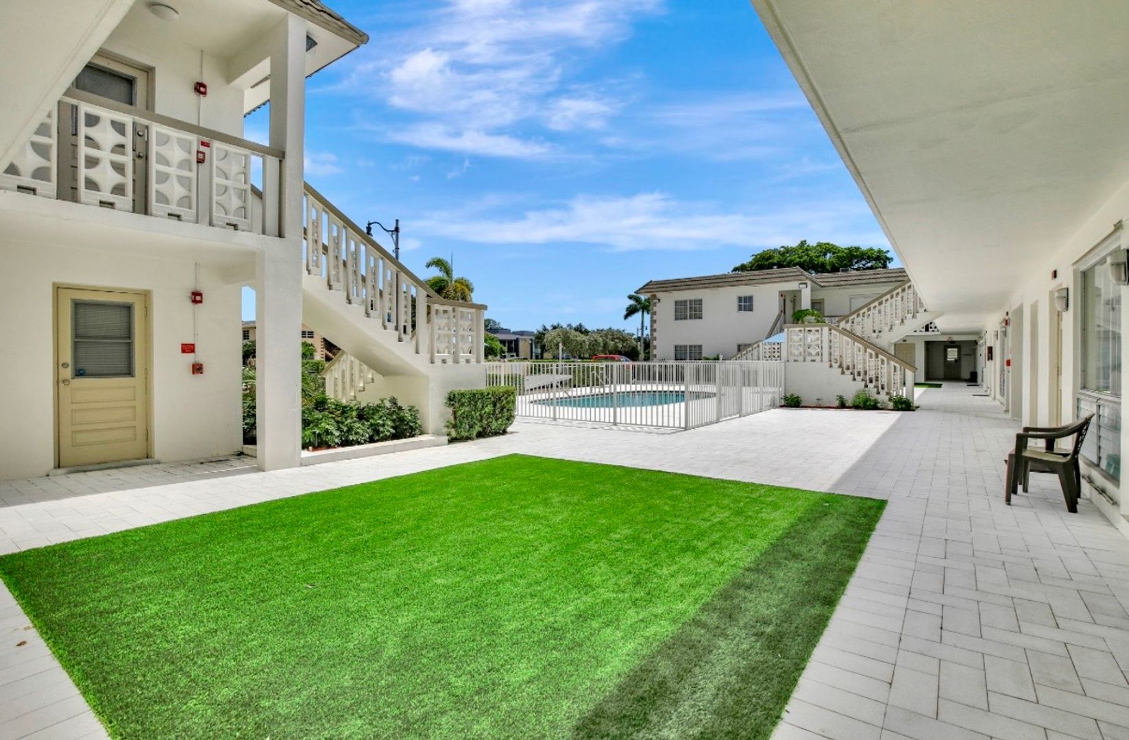 Hollywood Apartment: 4933-5450 Hollywood Blvd