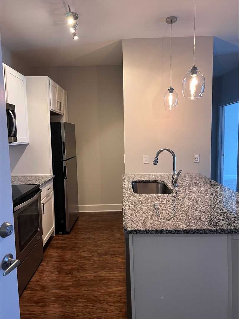 Old Saybrook Apartment: 7 N Main St