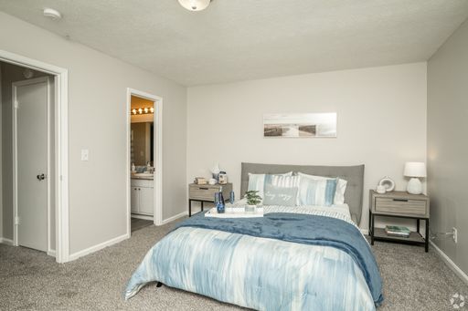 Upgraded 3 bedroom townhome – photo 1