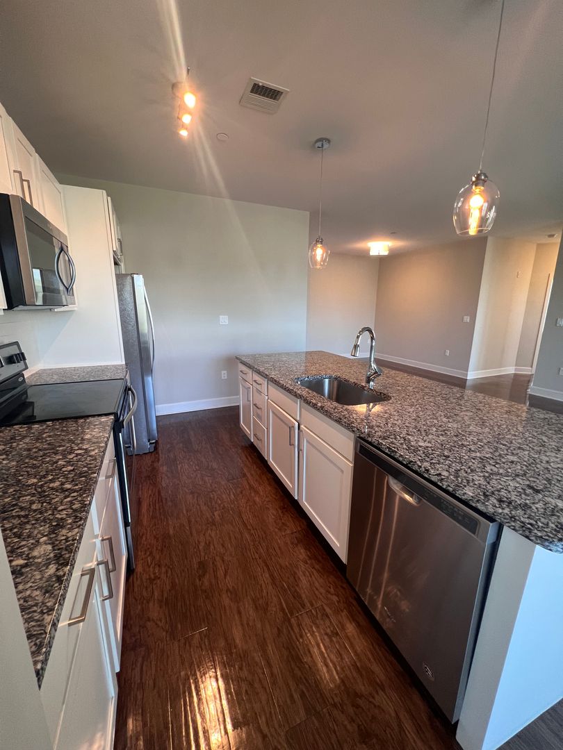 Old Saybrook Apartment: 7 N Main St