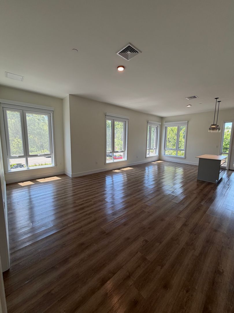 West Hartford Apartment: 1 Park Rd