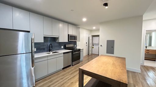 Spacious Open Concept 1-Bedroom – photo 1