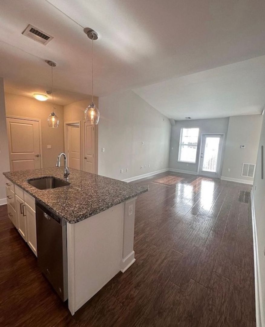 Old Saybrook Apartment: 7 N Main St