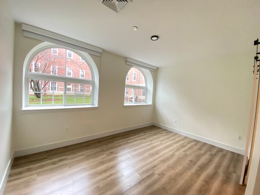 Generous 2-Bedroom 2 Bath With Historic Charm – photo 1