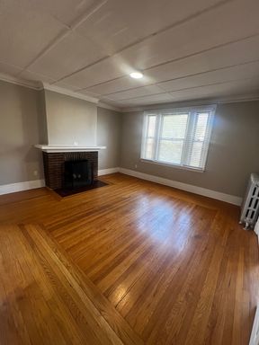 Vintage Renovated 2-Bedroom 1 Bath Apartment – photo 1