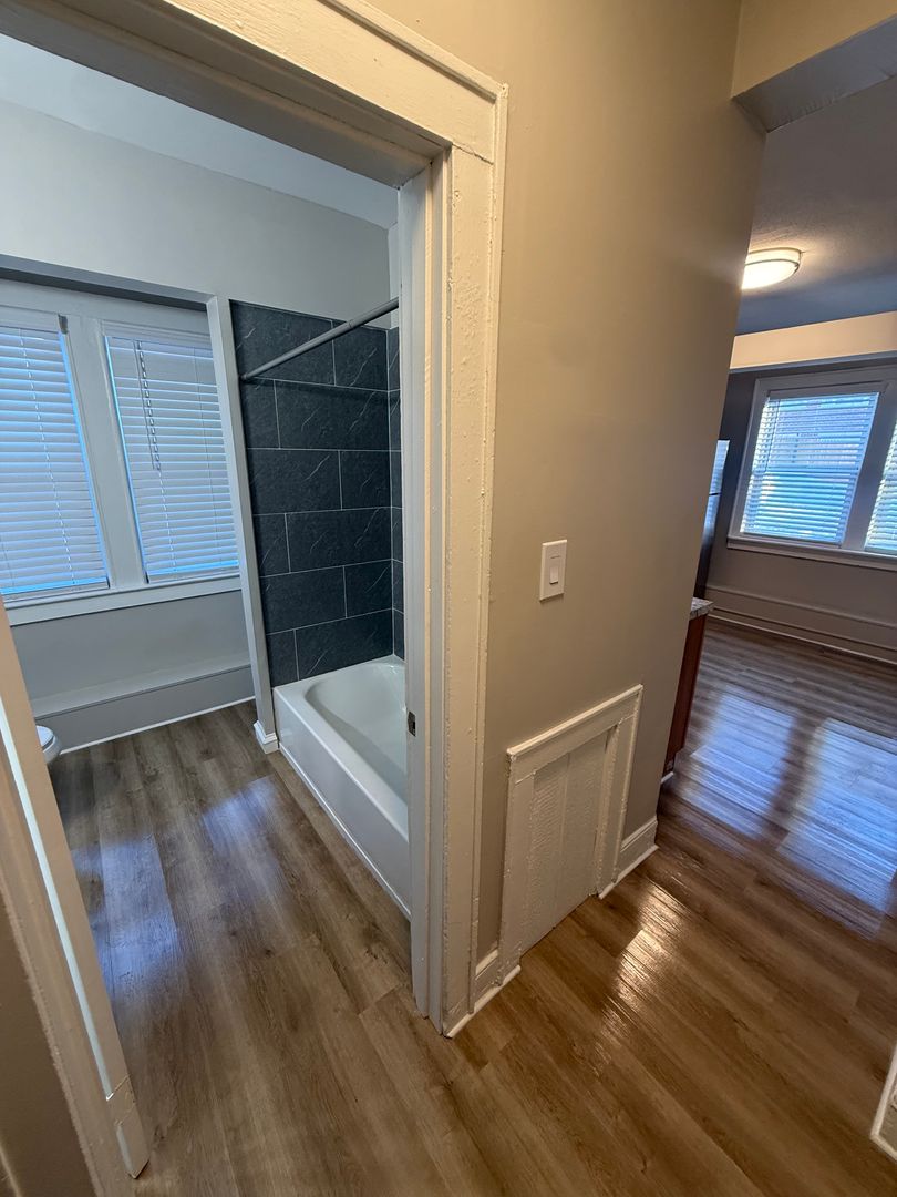 West Hartford Apartment: 843 Farmington Avenue