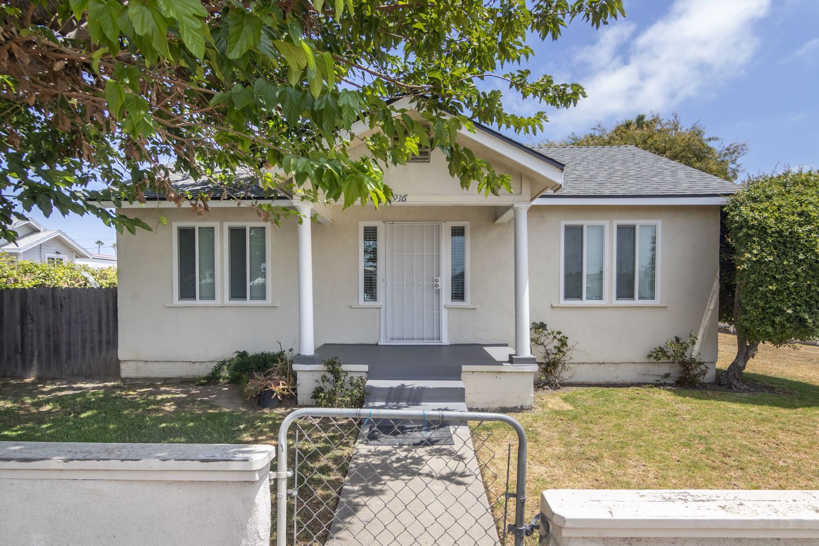 Ventura Apartment: 2936-2966 Sherwin Ave