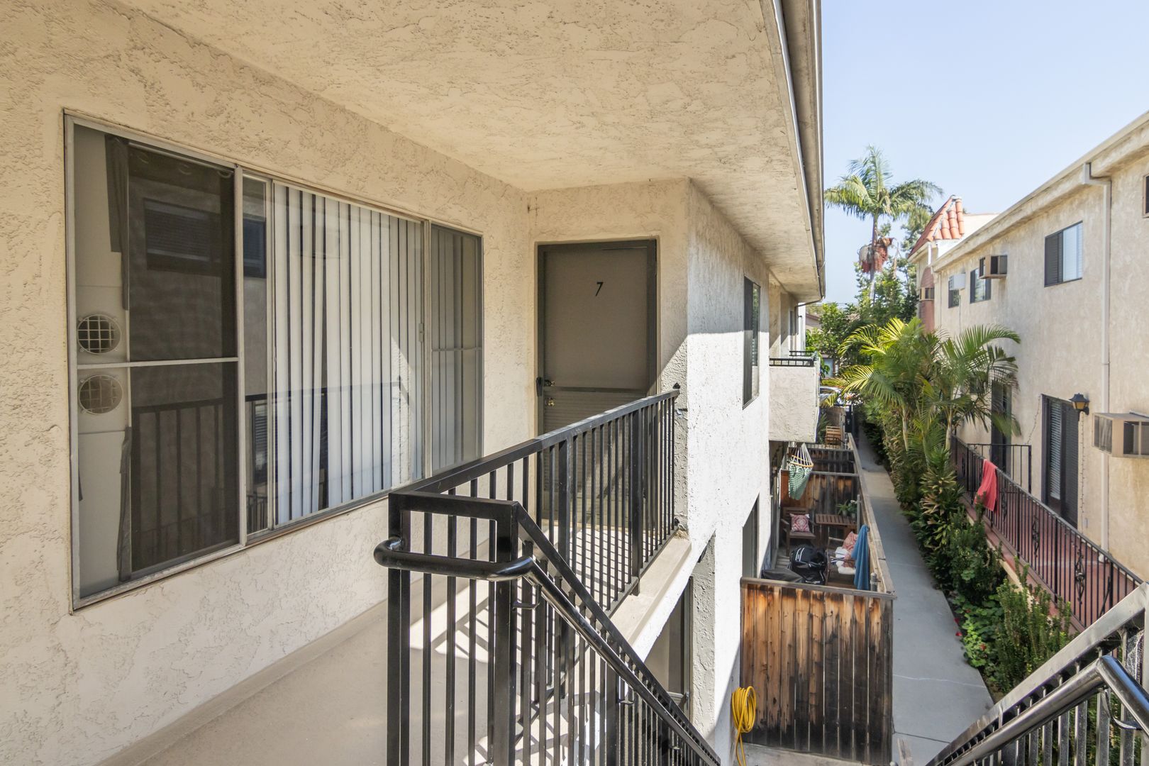 Los Angeles Apartment: 4065 Mclaughlin Ave