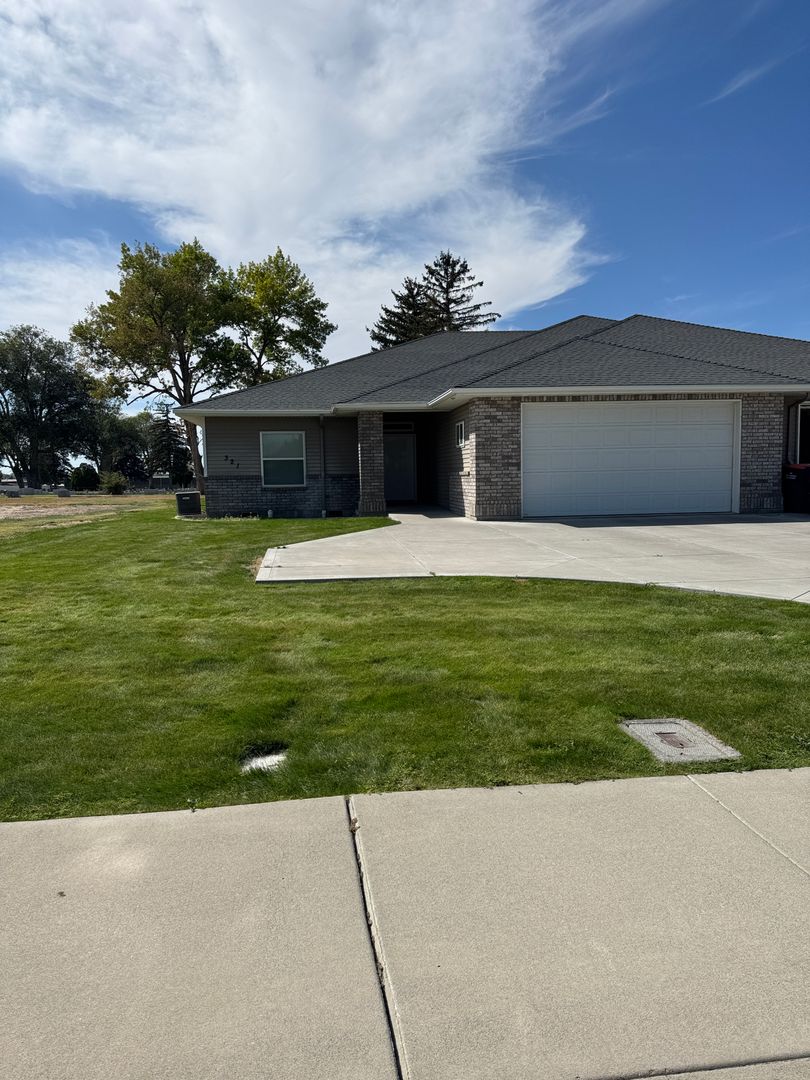 Twin Falls Townhome: 321 Aspenwood Drive