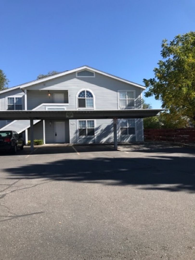 Twin Falls Apartment: 674 Quincy St.