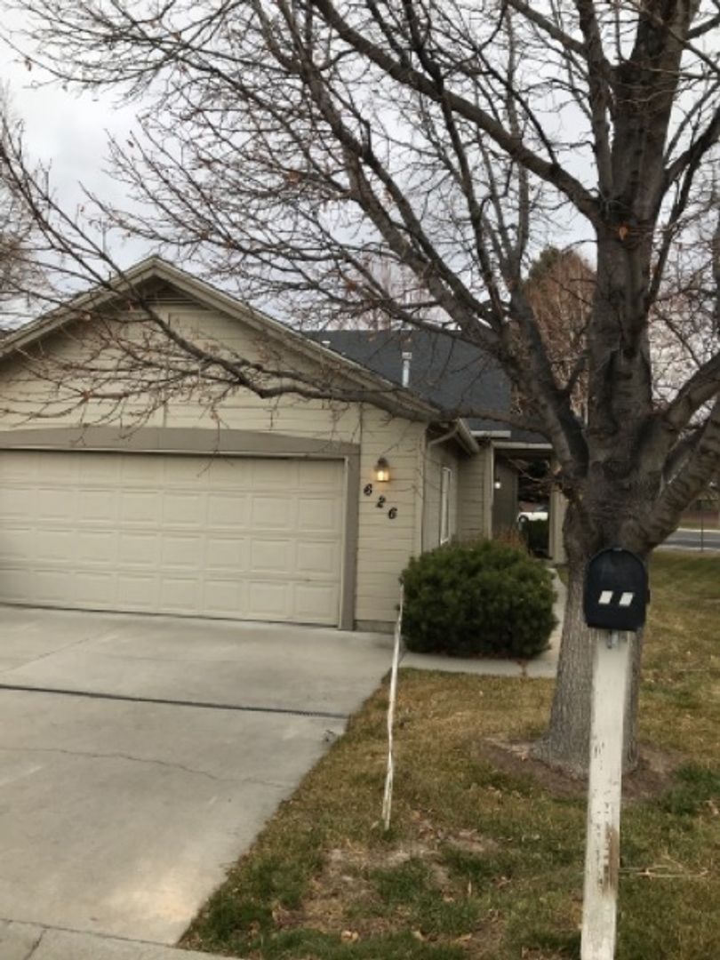 Twin Falls House: 626 Windemere Cir