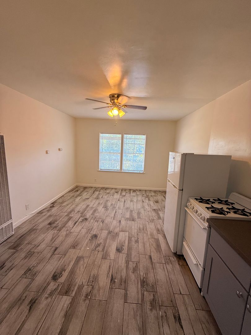 Inglewood Apartment: 1023 Osage Ave