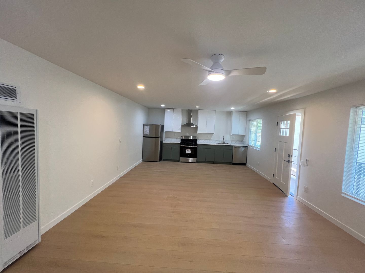 Los Angeles Apartment: 1249 South Westgate ave