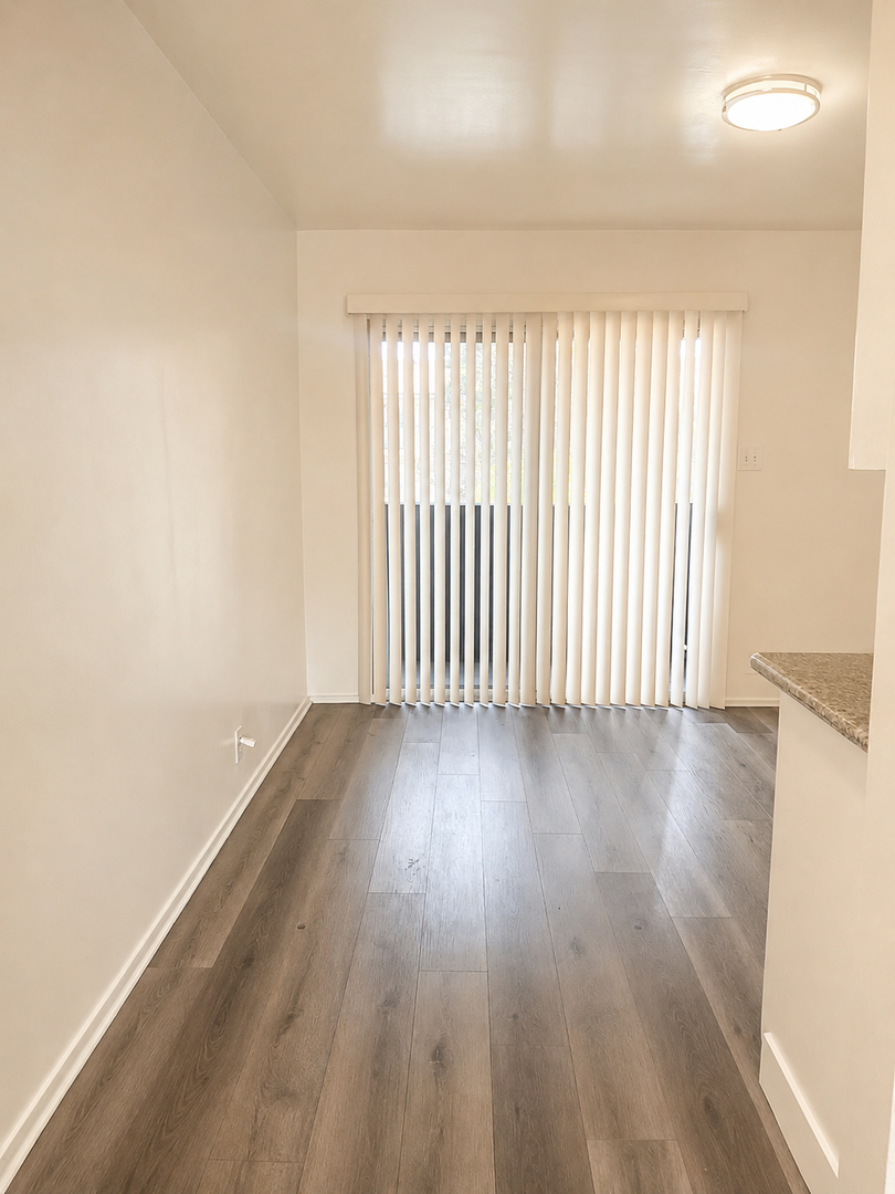 Hawthorne Apartment: 11529 York Ave
