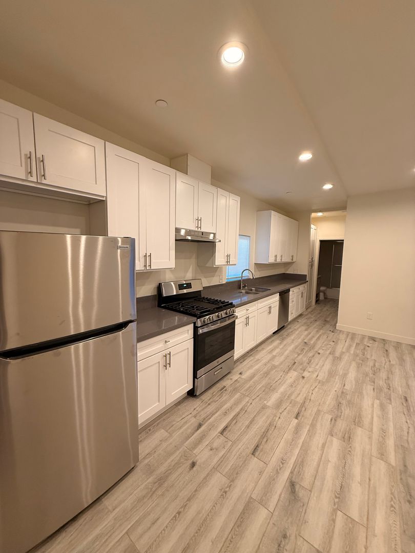 Inglewood Apartment: 1019 s Osage Ave