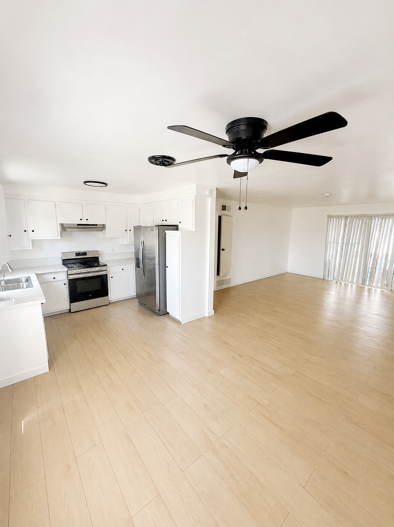 Hawthorne Apartment: 4086 W 142nd