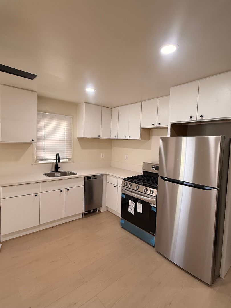 Inglewood Apartment: 816 Myrtle Ave