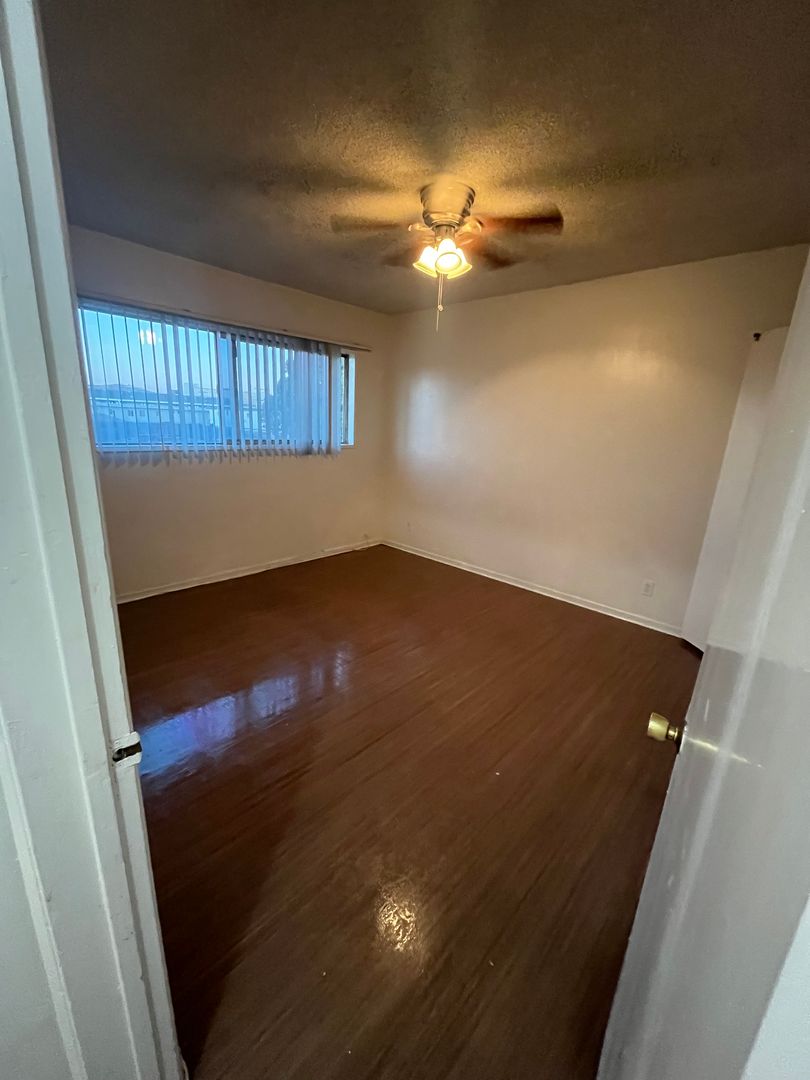 Hawthorne Apartment: 11922 Manor Drive