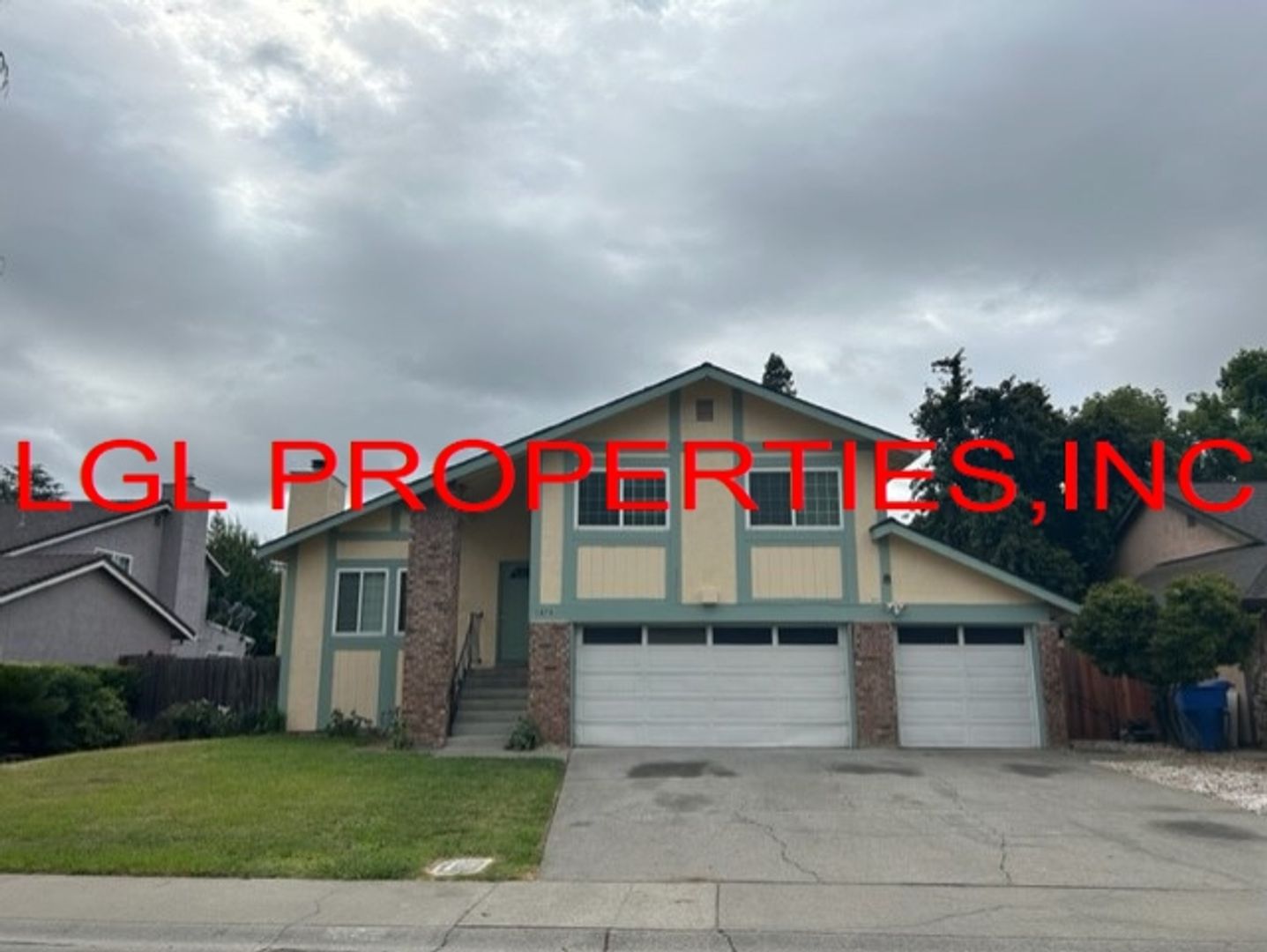 Sacramento House: 1470 Pebblewood Drive