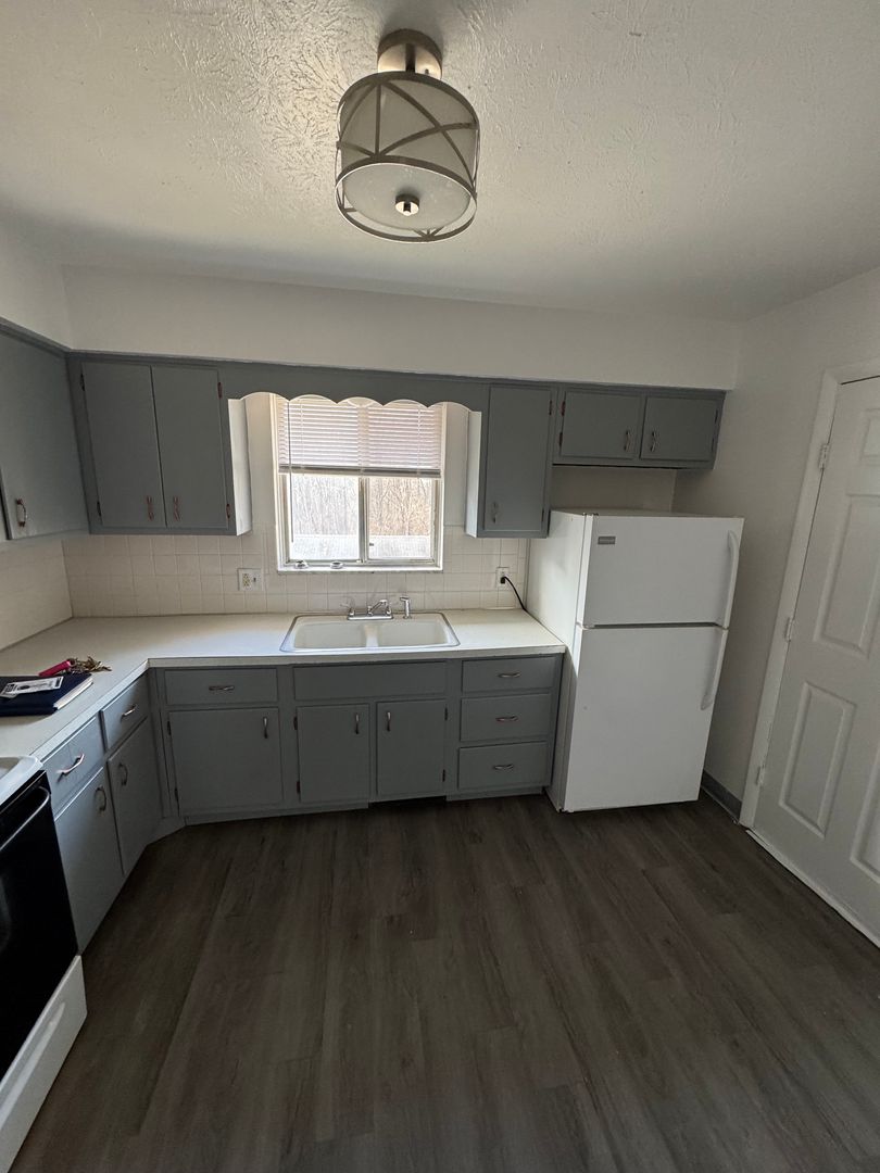 Stow Apartment: 1196 Ritchie Rd