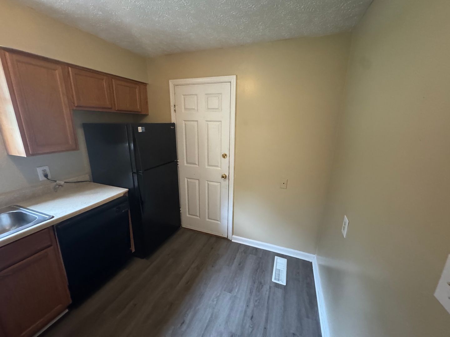 Stow Apartment: 1196 Ritchie Rd