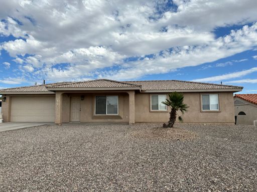 Rare Find, 3 Bedroom Duplex – photo 1