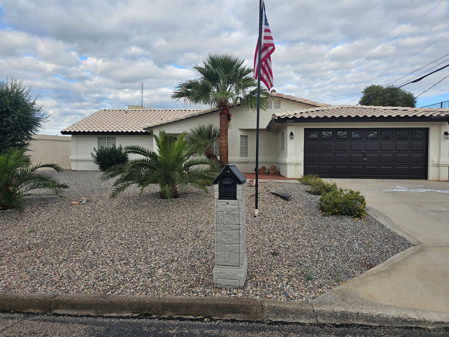Lake Havasu City House: 1993 Burgundy Dr