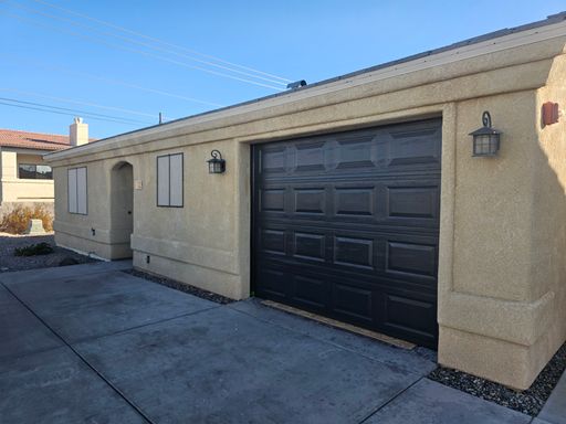 READY TO MOVE IN!! Just Finished Updating!!Unfurnished Long Term – photo 1