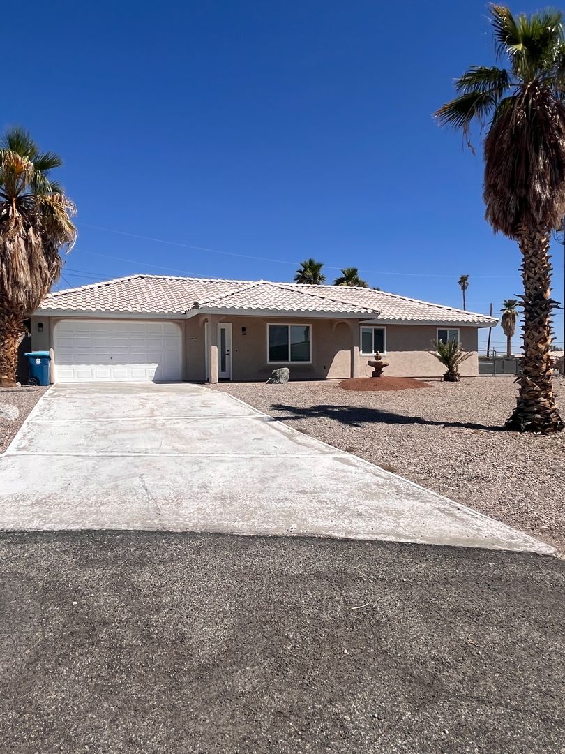 Lake Havasu City House: 90 Laurentide Ln.