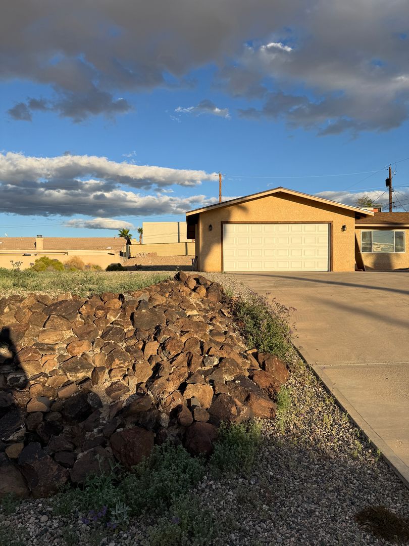 Lake Havasu City House: 260 Lava Ln