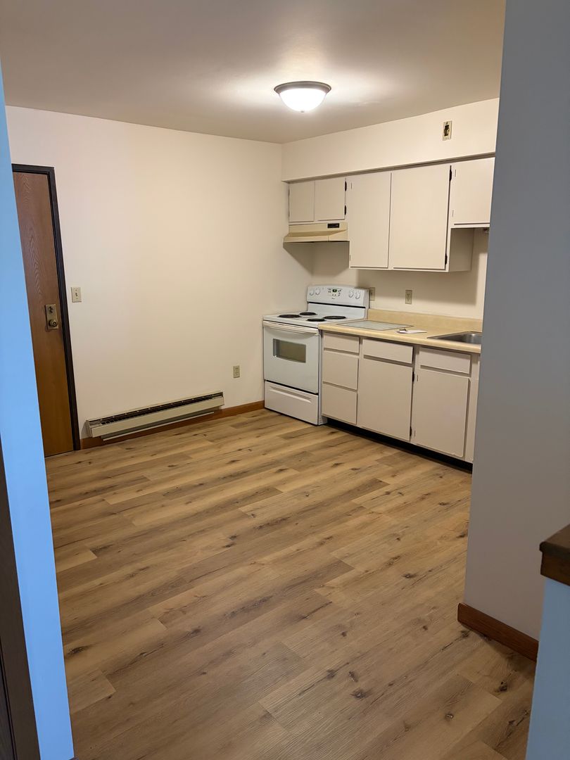 Mt Horeb Apartment: 220 North Brookwood Dr