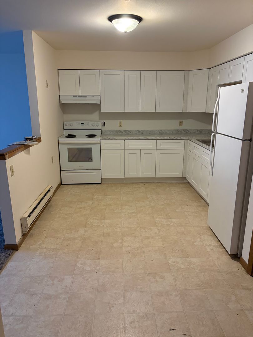 Mt Horeb Apartment: 202 North Brookwood Dr - 202