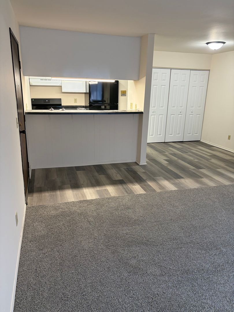 Hartford Apartment: 827 Evergreen Dr.
