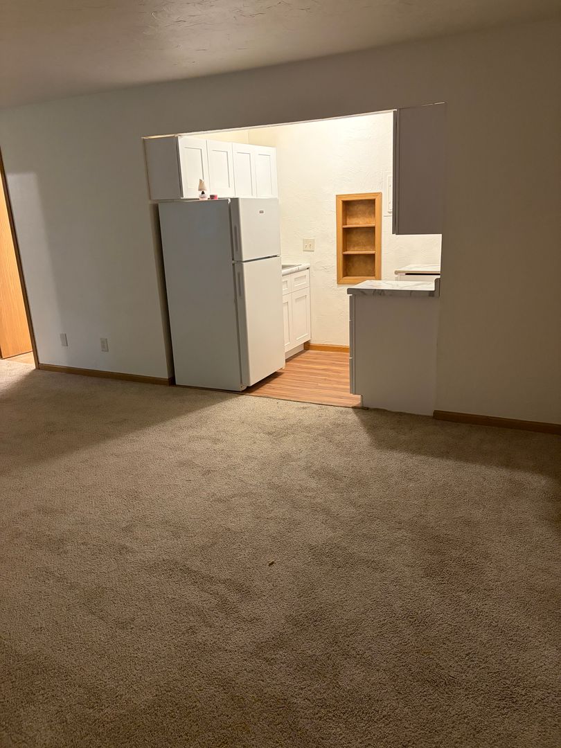 Madison Apartment: 1101 MacArthur Road