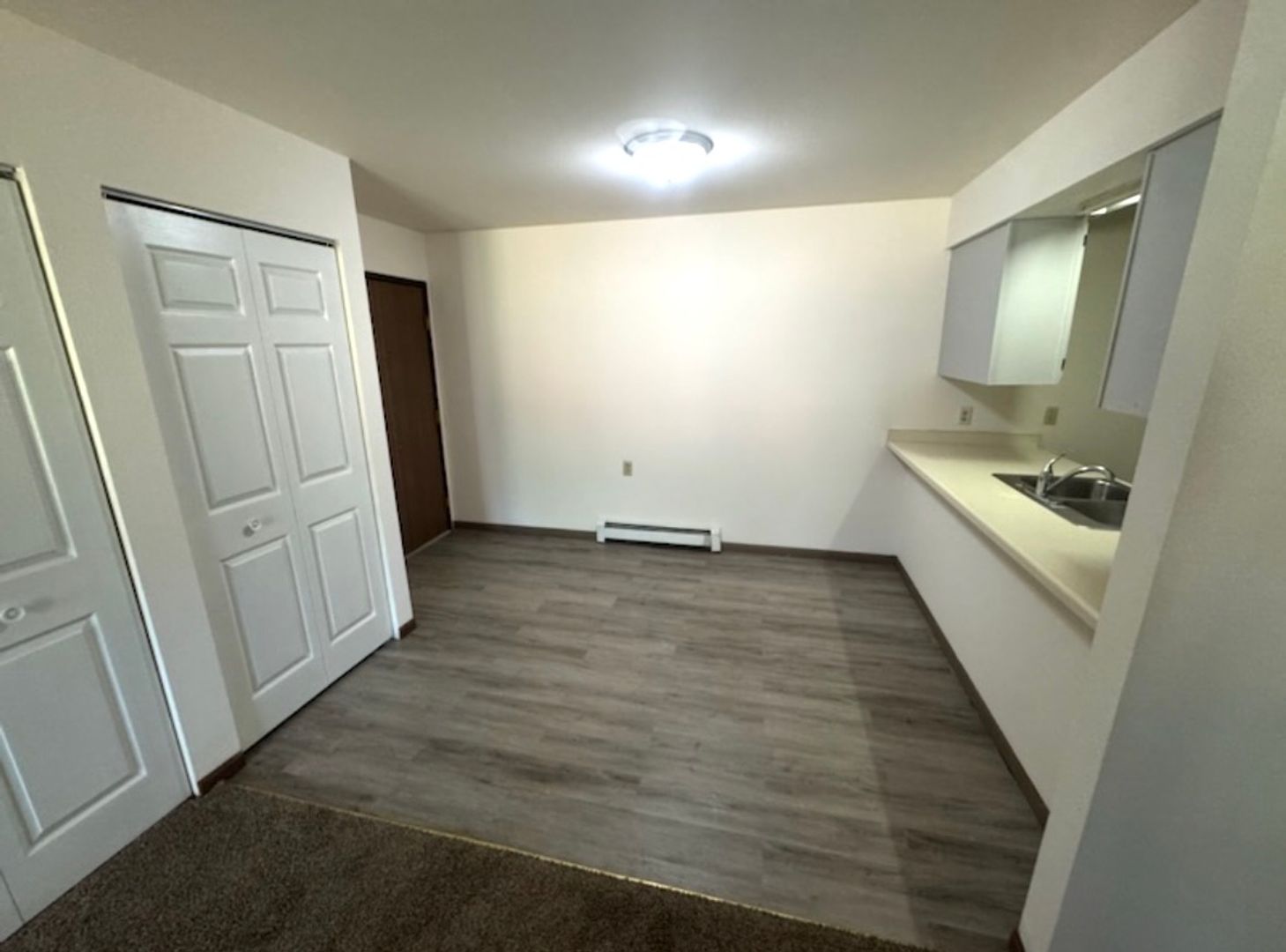 Camp Douglas Apartment: 789 Nelson Valley