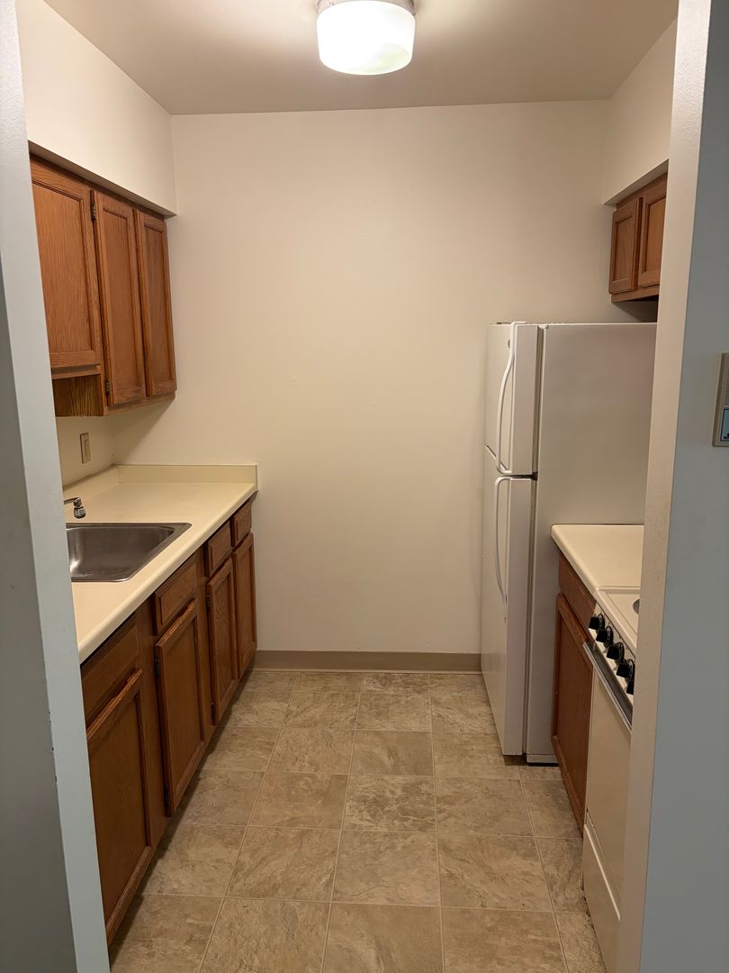 Fort Atkinson Apartment: 1045 East Street