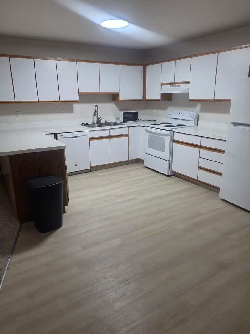 Elkhorn Apartment: 37 West Street