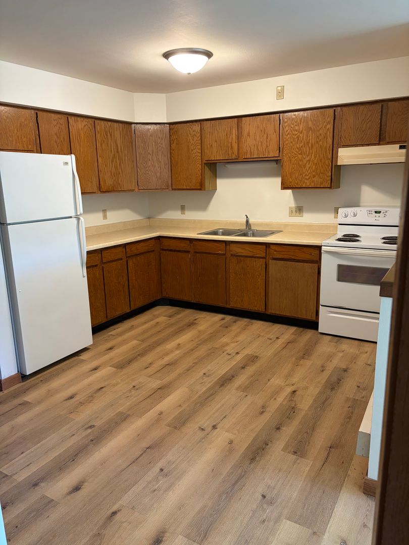 Mt Horeb Apartment: 220 North Brookwood Dr
