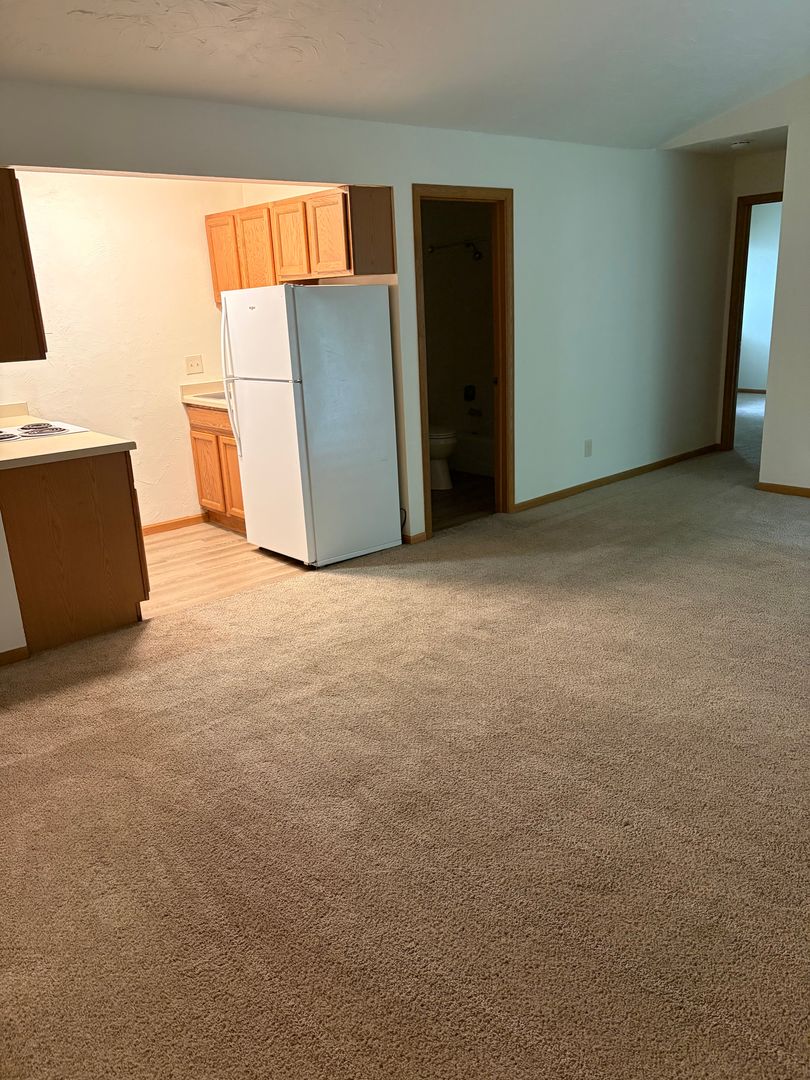 Madison Apartment: 1109 MacArthur Road