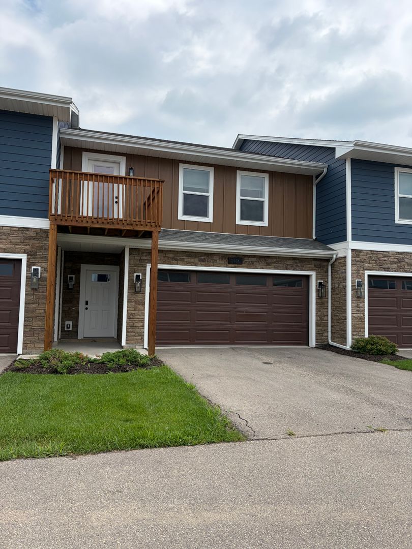 Lake Mills Apartment: 1356 S Main Street