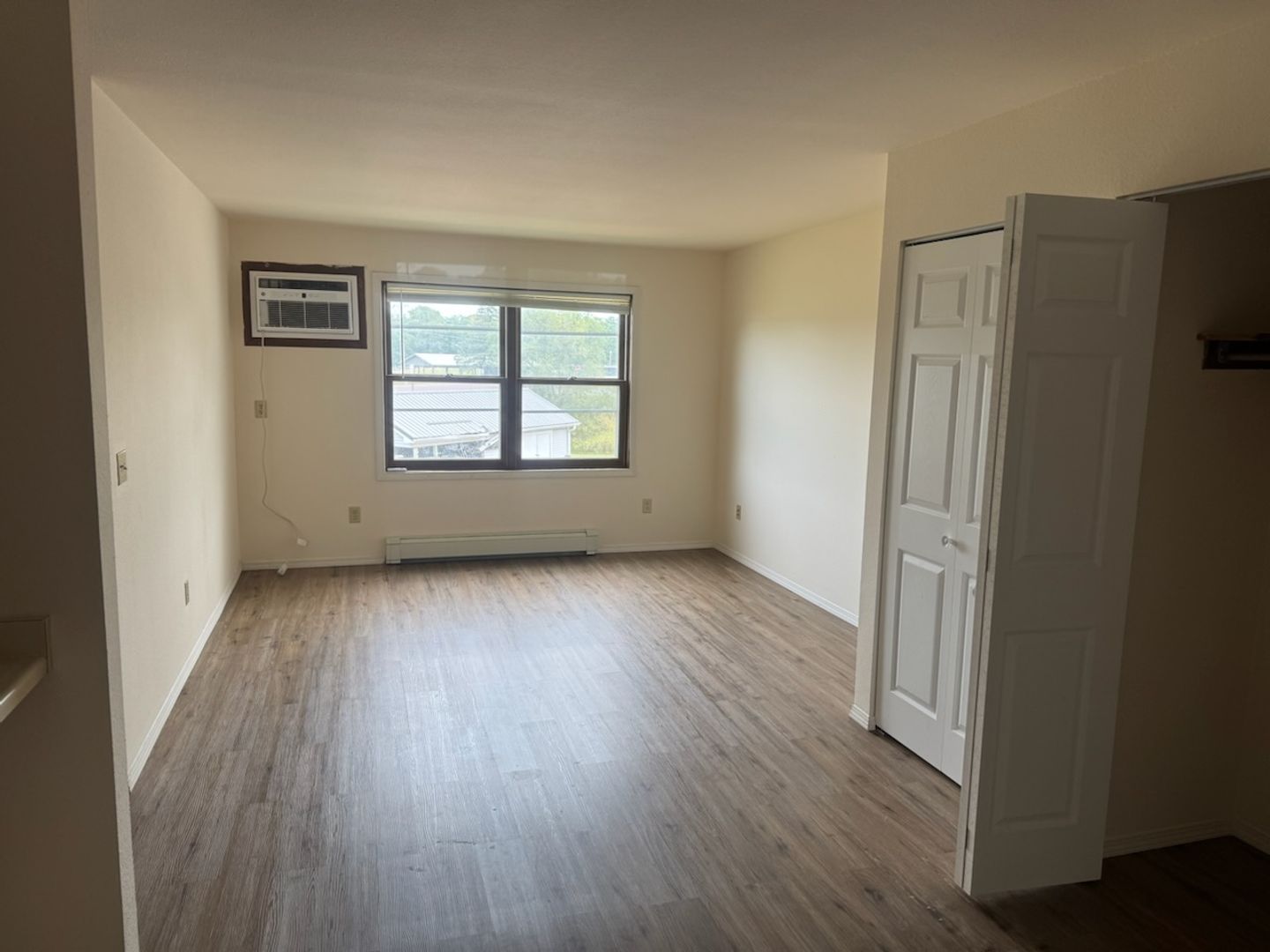 Camp Douglas Apartment: 789 Nelson Valley