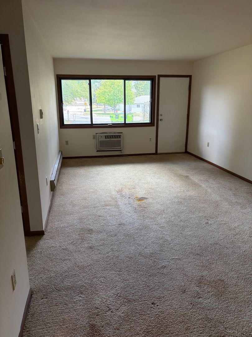 Deerfield Apartment: 217 Liberty St.