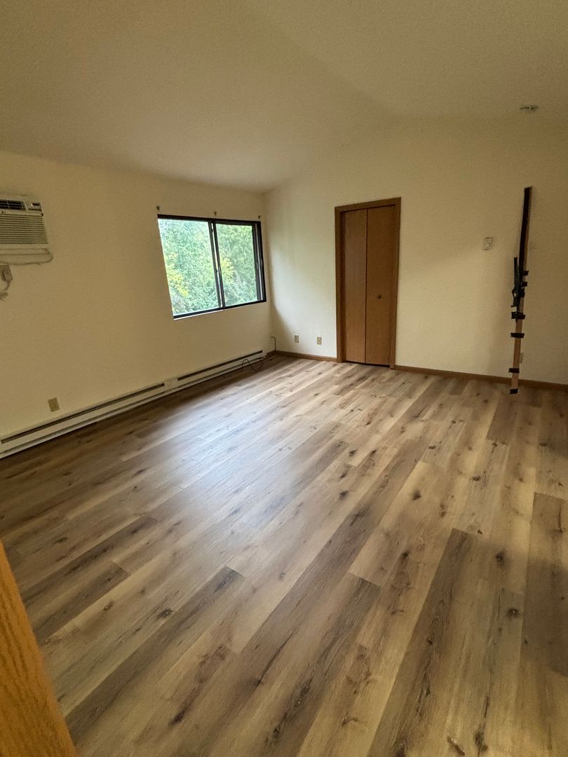 Madison Apartment: 1121 MacArthur Road