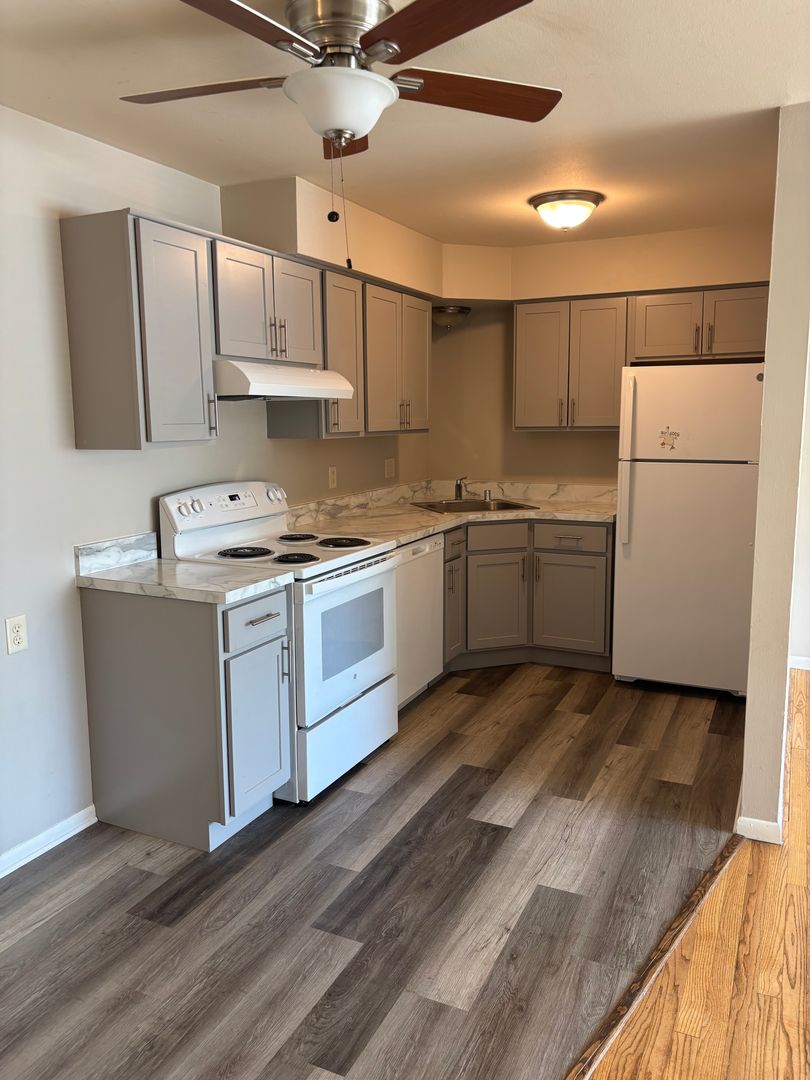 Waukesha Apartment: 1165 White Rock Ave