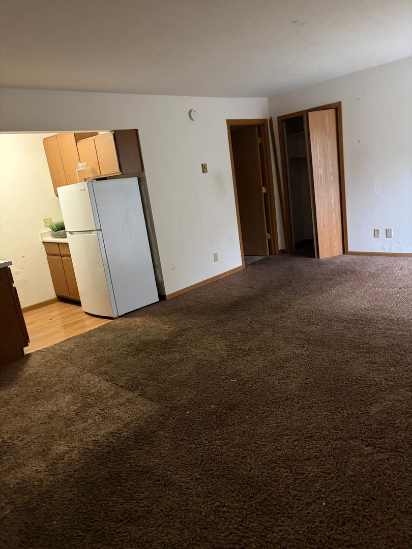 Madison Apartment: 1101 MacArthur Road