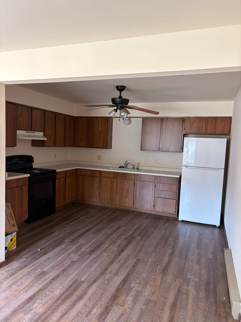 West Bend Apartment: 2024 Greentree Rd.