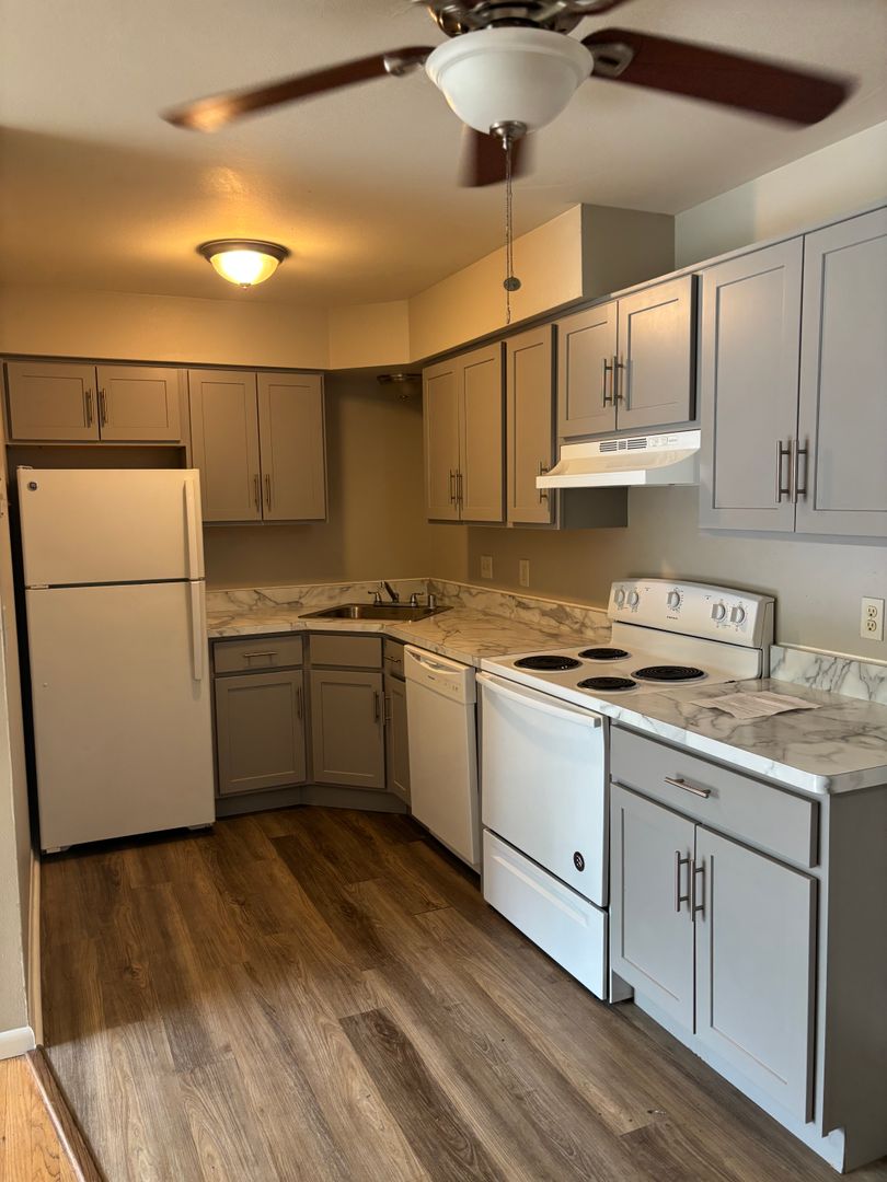 Waukesha Apartment: 1165 White Rock Ave