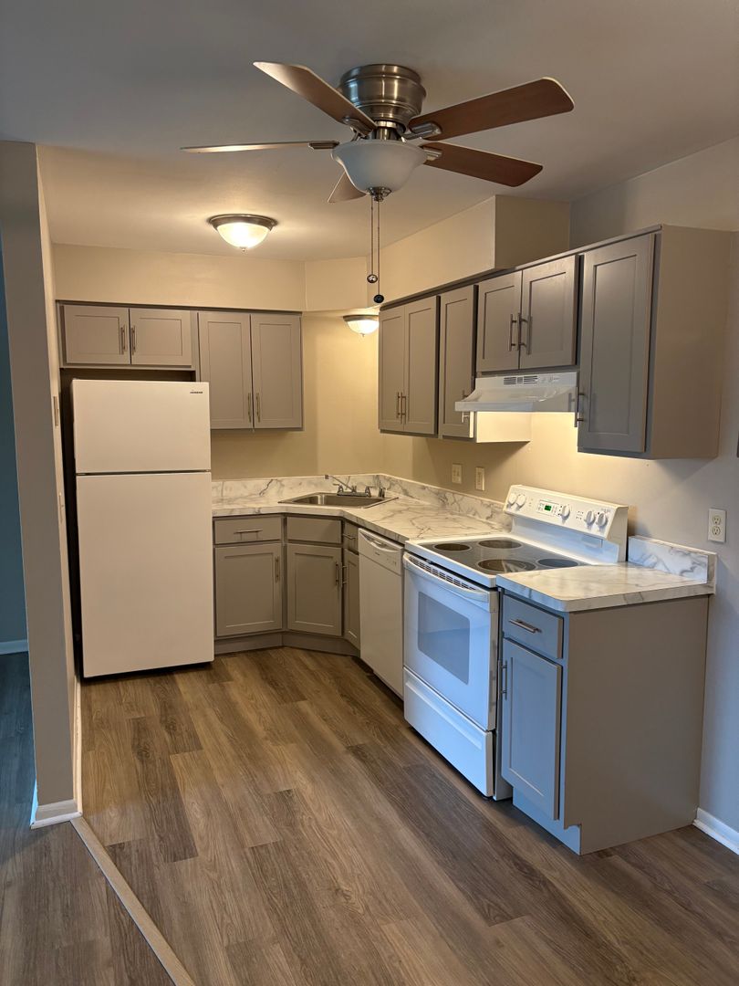 Waukesha Apartment: 1165 White Rock Ave
